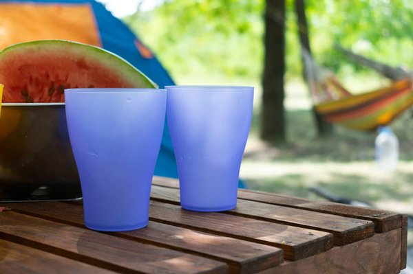 Verres plastiques réutilisables et personnalisables
